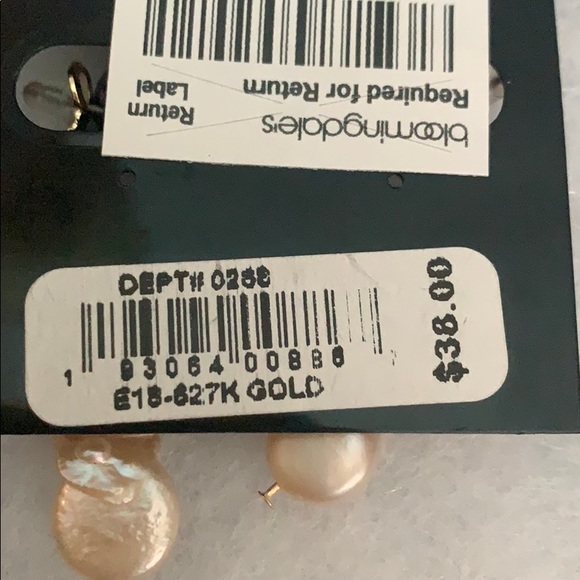 Aqua Bloomingdales pearl set of necklace/earrings - Picture 4 of 8